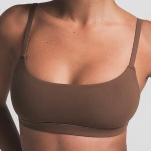 NWT - SKIMS - FITS EVERYBODY SCOOP BRALETTE - UMBER - S